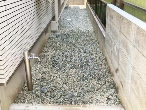 犬走り 防犯砂利敷き バラス砕石 防草シート加工