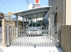 車庫:伸縮ゲート カーポート縦2台