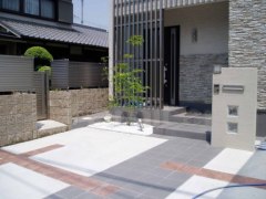 ガラスブロック門柱 アプローチタイルデザイン