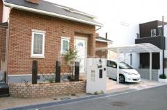 レンガ花壇 枕木 ガラスブロック門柱