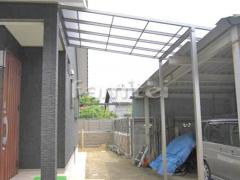 雨除け屋根 人工木材ウッドデッキ 鉄棒