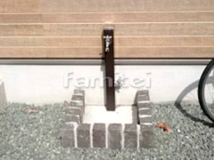立水栓 ユニソン スプレスタンド チョコブラウン 蛇口2個シルバー ピンコロ囲い水受け(パン) 土間モルタル仕上げ 洗い場