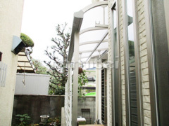 雨除け屋根 YKKソラリア1階 人工木ウッドデッキ YKKリウッドデッキ