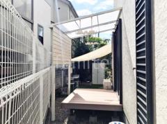 雨除け屋根 人工木材ウッドデッキ