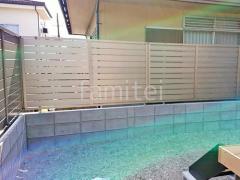 カーポート 雨除け屋根 人工木材ウッドデッキ 目隠しフェンス塀 機能門柱