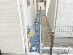 犬走り 防犯砂利敷き バラス砕石 防草シート加工