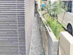 犬走り 防犯砂利敷き バラス砕石 防草シート加工